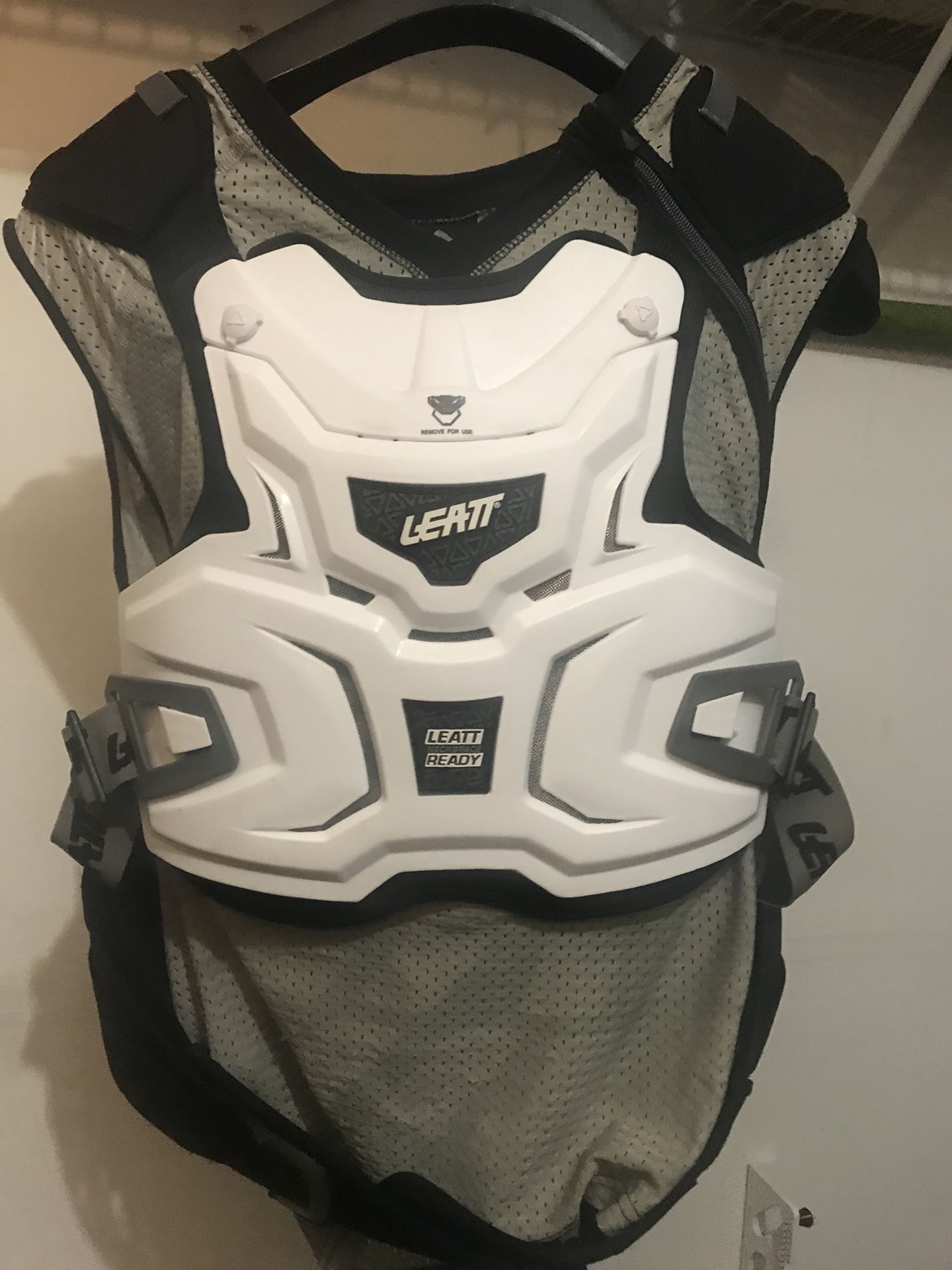 Leatt Adventure Lite Motorcycle Chest Protector Size: Small/Medium Fits Height 5’5 to 5’9