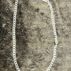 CURB LINK CHAIN NECKLACE