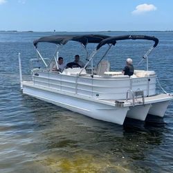 2022 Lexington Tritoon Boat 523 Five Series Xtreme
