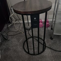 USB Round End Table