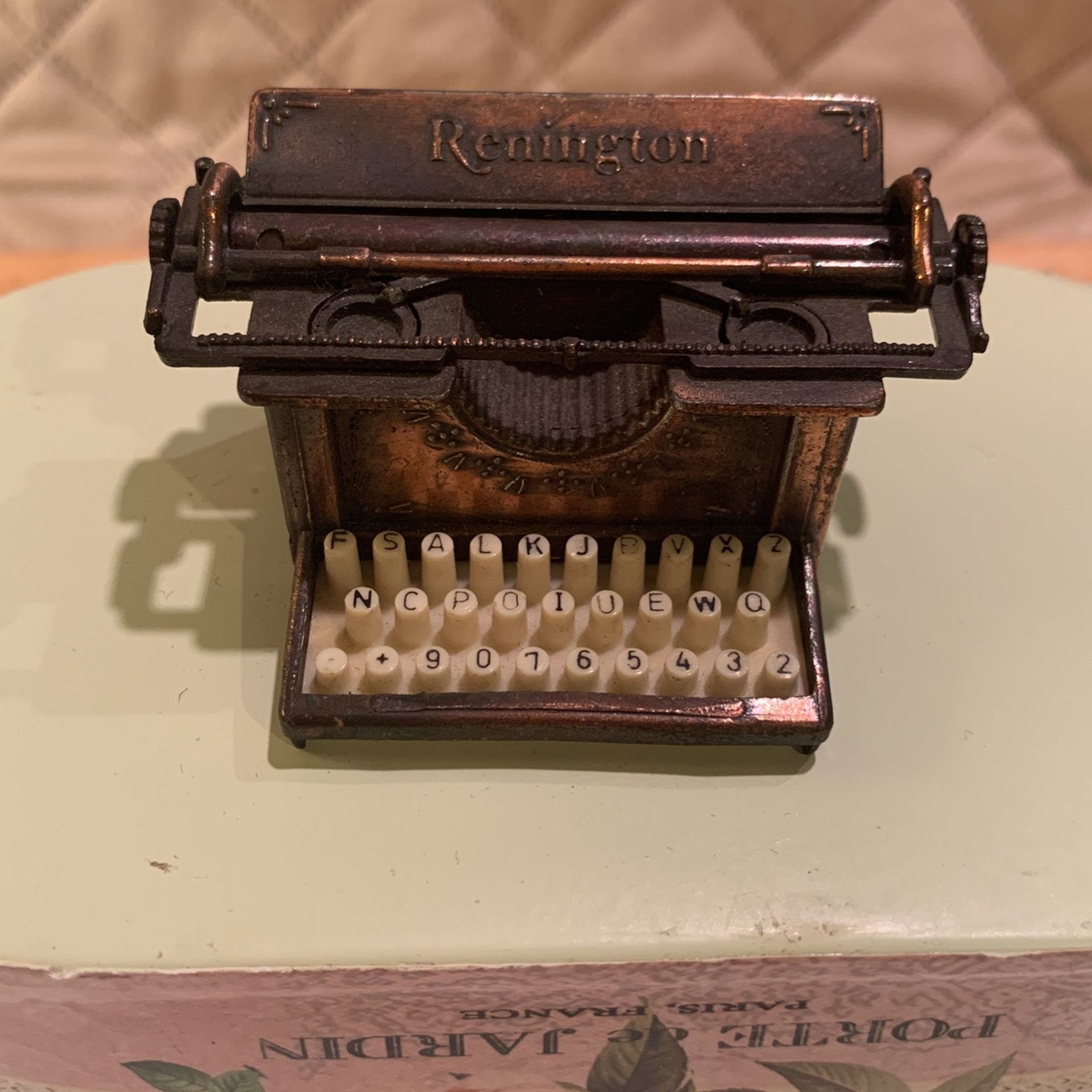 VTG Cast iron  Renington Typewriter Pencil Sharpener W/ Moving Platen, Ornate