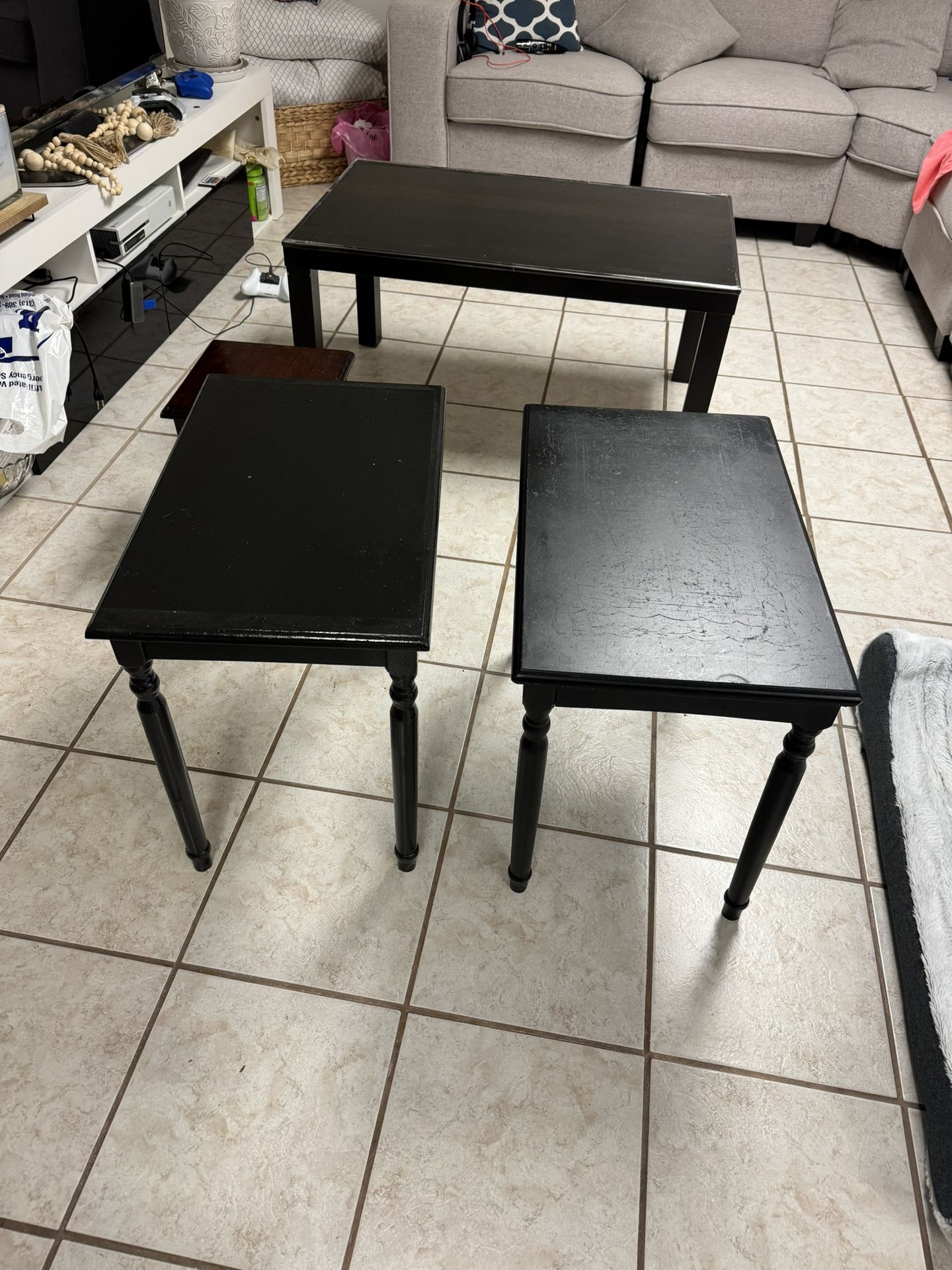 Coffee Table And End Tables 4 All For 40$