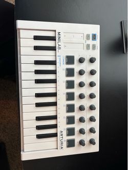 Akai MPK 25 key midi controller