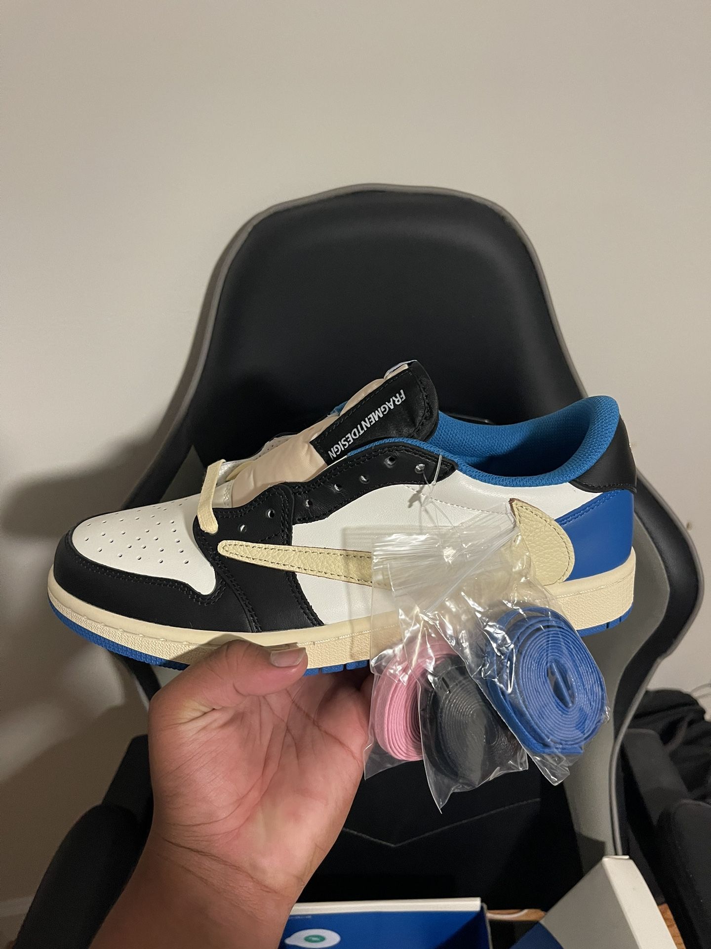 Jordan 1 Travis Scott Low Fragments