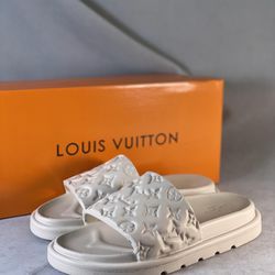 Louis Vuitton Slides**size 8**