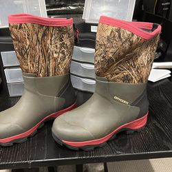 Dry code boots brand new