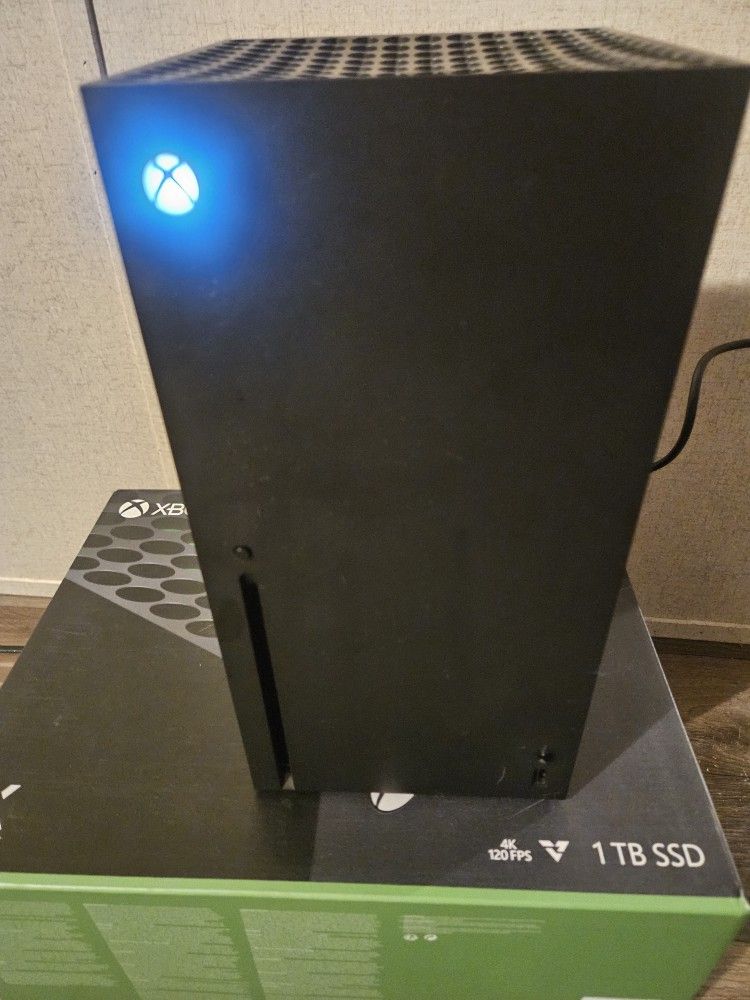 Xbox Series X 1TB with Box LIKE NEW
