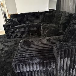 New in Box Trendy Fluffy Sectional With Pull-out Bed $10DOWN