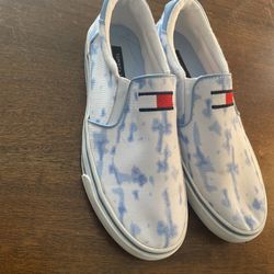 Tommy Hilfiger Women's Oaklyn Slip-On Sneakers in a Blue/White Tie-Dye design size 6