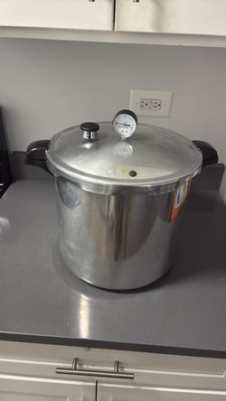 Presto Pressure Cooker - 23QT