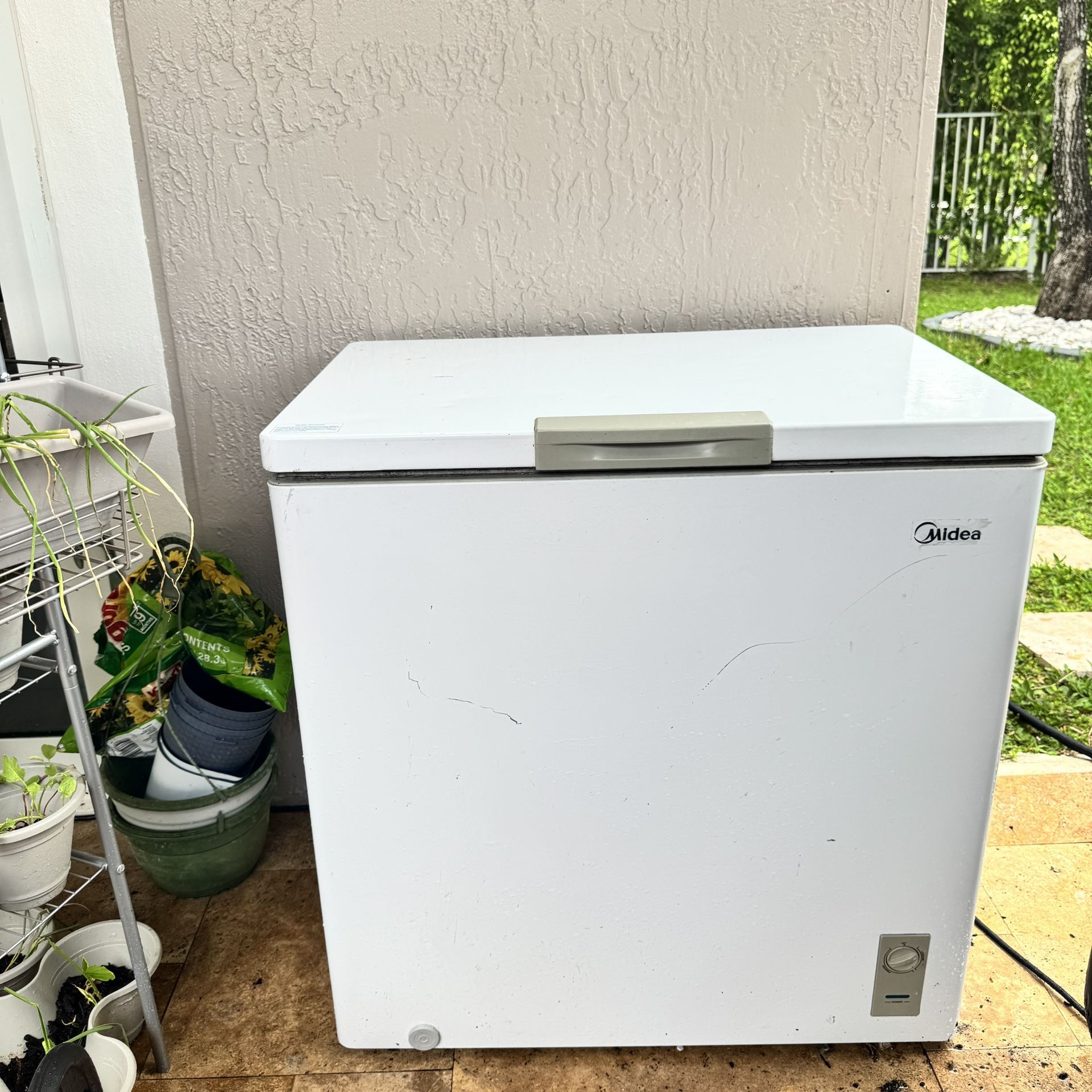 Midea White Freezer Indoor Or Outdoor
