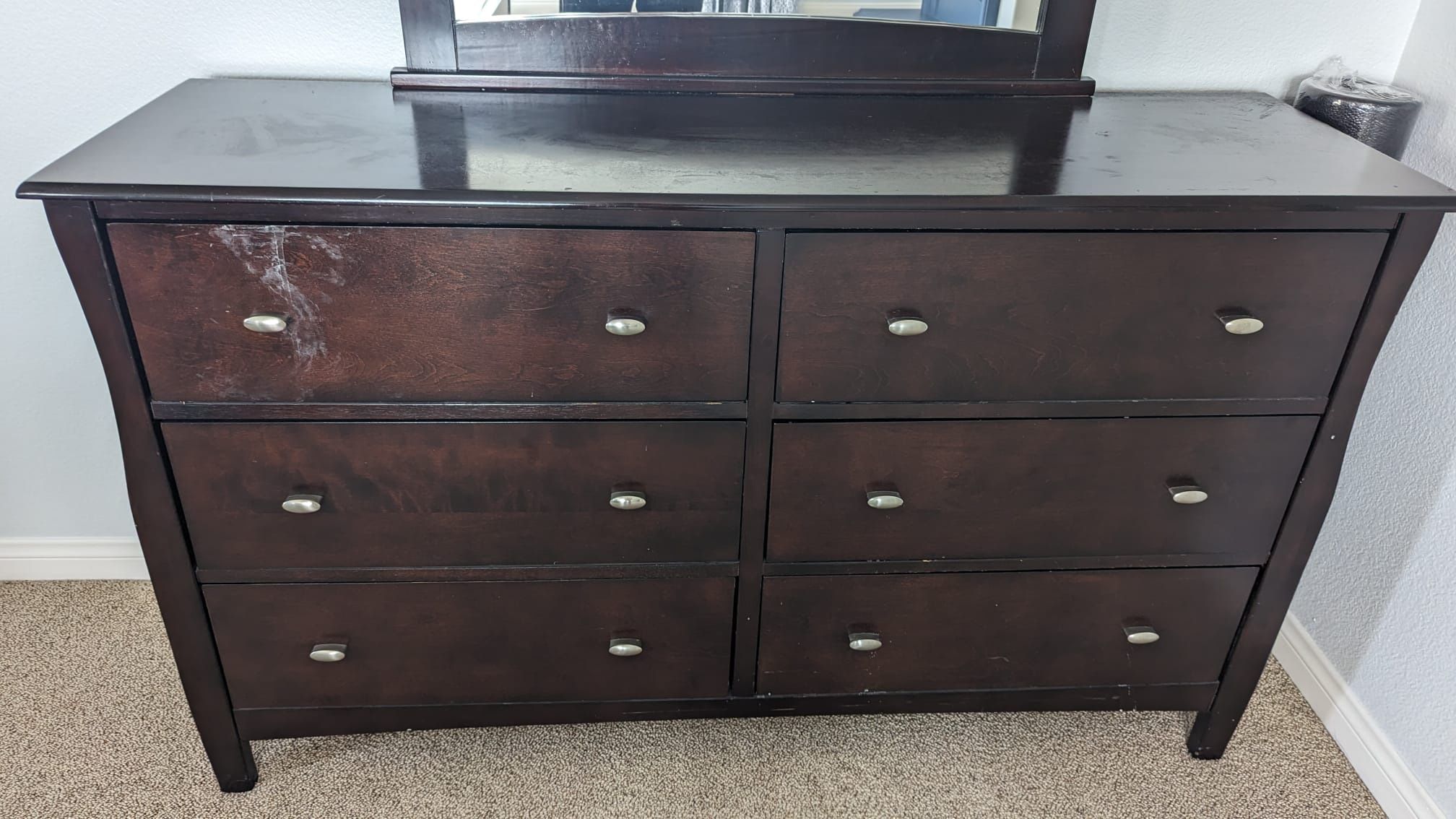 Dresser With Mirror 
