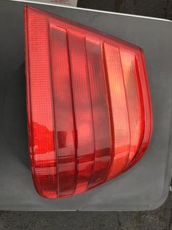 1999 Mercedes E320 4 Dood Sedan Rear Right light