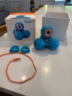 Wonder Workshop Dash Robot with Accessories