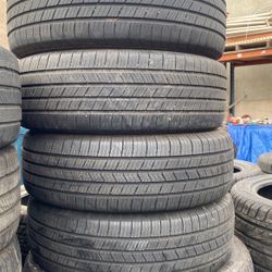 225/65R17 Marca Michelin En Perfectas Condiciónes De Vida