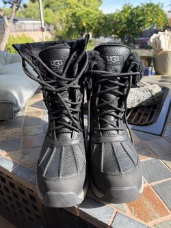 UGG Adirondack III boots size 7 Black