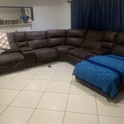 Recliner sectional 