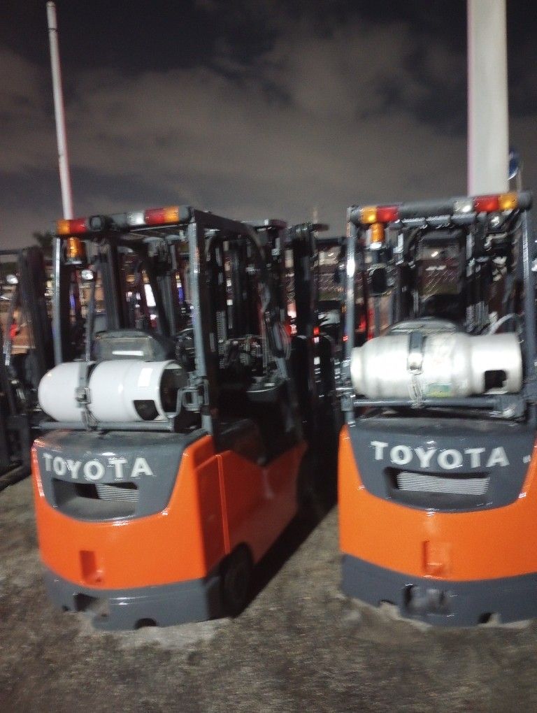 FORKLIFT TOYOTA Serie8 3000# 2020