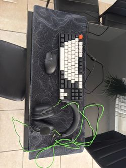 Keyboard, Mousepad, Headphones and Mouse gamer For sale!!!!   *No box*