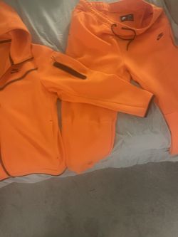 Nike Tech sweatsuit (top & bottom size XL)