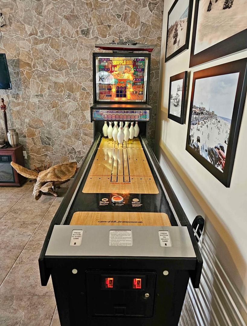 Shuffle Inn Bowling Arcade machine