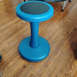 Children's wobble chair