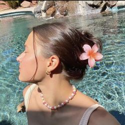 Pinzas para el cabello de resina plásticas transparente  con forma de flor dulce  Transparent plastic resin hair tongs in the shape of a sweet 🌺