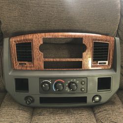 2006 Dodge Ram 1500 Stereo Bezel 
