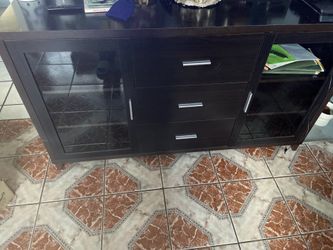 China dresser / TV stand