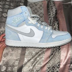 Jordan 1 Hyper Royal