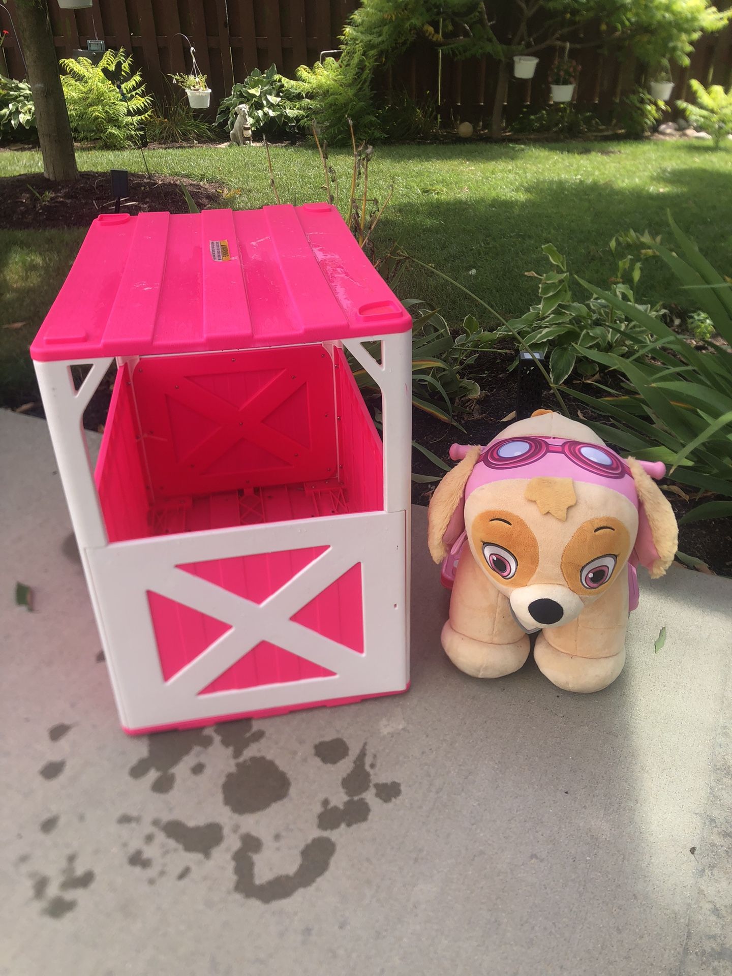 Horse/Animal Stable & Nick Jr. Paw Patrol Ride On Toy