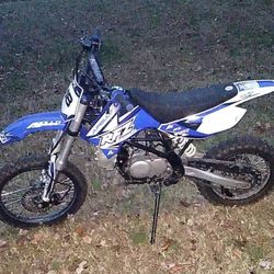 Apollo Dirt Bike 125cc