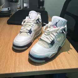 Air Jordan 4 Retro “Midnight Navy” Size 9