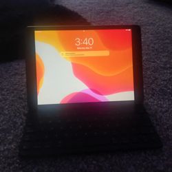 2 iPads 