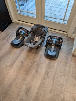Uppababy Mesa Car Seat and 2 Bases