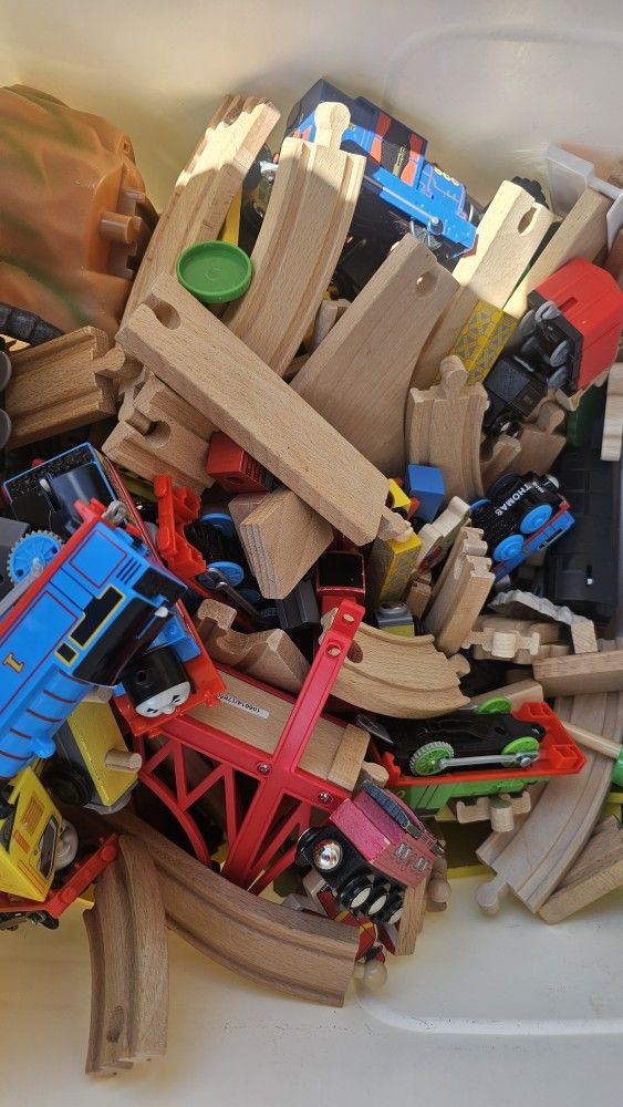 Thomas & Friends Wooden Train Set - Tracks, Trains & Accessories