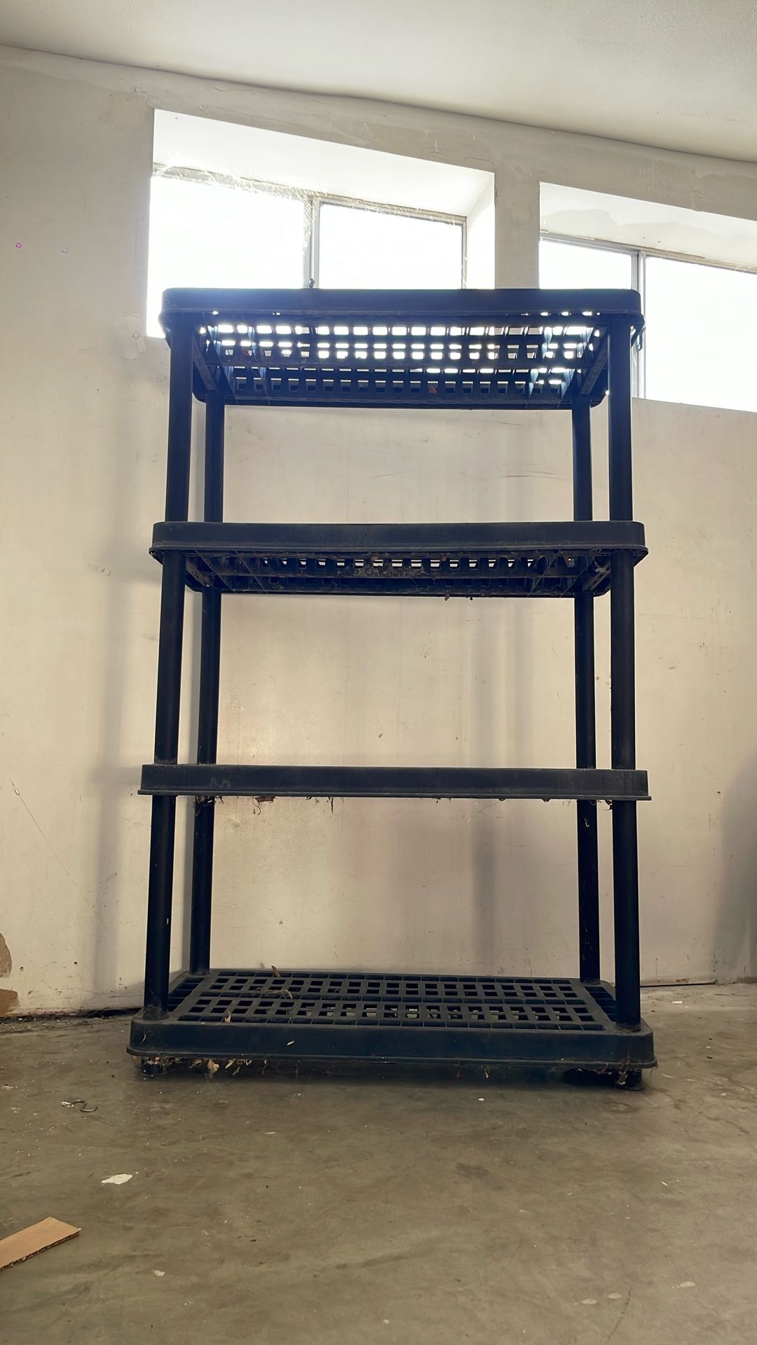 Shelving (plastic)