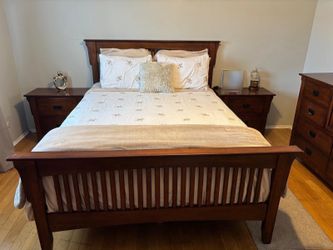 Used quen bedroom