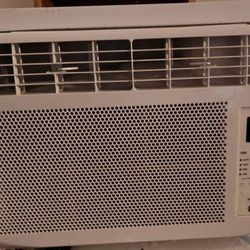 GE  6000 BTU WINDOW AIR CONDITIONER 