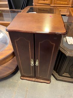 (In store) Standing jewelry box