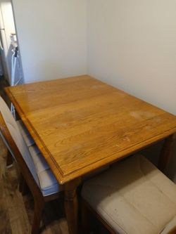 Table with 4 chairs
