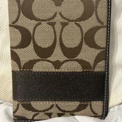 NWT Coach sis Stripe Signature C Canvas brown/khakiLeather Passport Case /Holder