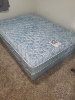 Queen size mattress and box spring