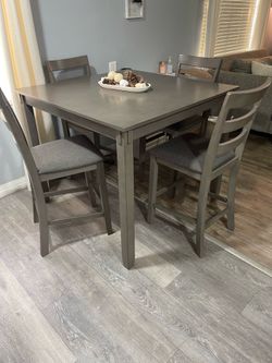 Beautiful Gray Table + 4 Chairs — Like New!