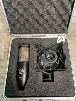 AKG P220 Microphone W/Case+Stand (A1D025956)