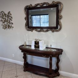 walk in table with the mirror 