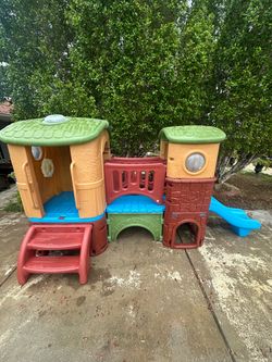 Step2 clubhouse climber with 2 slides