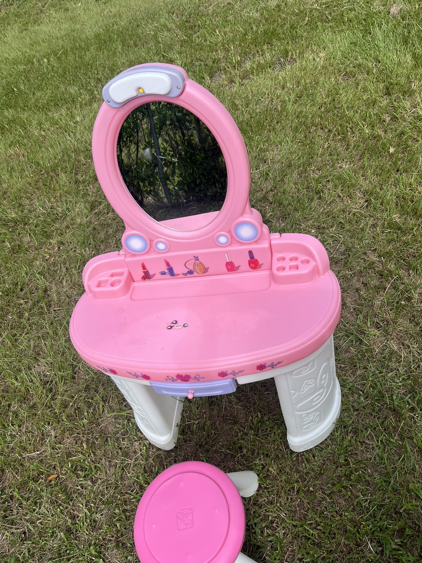 Step 2 Vanity Set for Sale in Lakeland, FL OfferUp