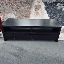 Free bedroom furniture: dresser, drawer, TV table, desk, office chair