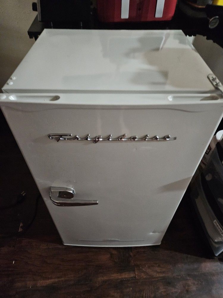 Frigidaire EFR376-MOONBM Retro Bar Fridge Refrigerator with Side Bottle Opener, 3.2 cu. Ft, Moonbeam